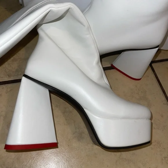 La Moda Heart Boots - Picture 3 of 5